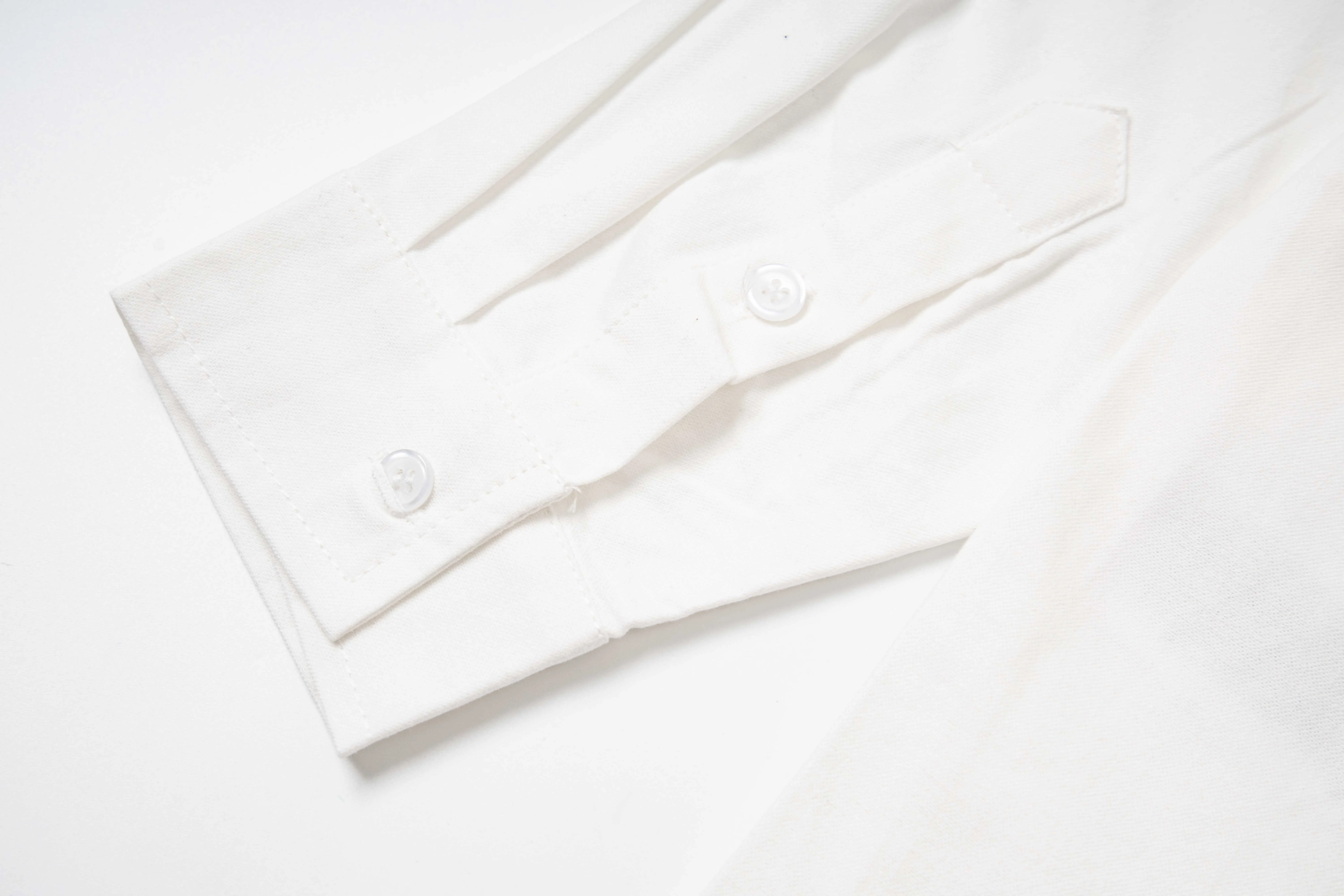 🅿️250 new model number: B141 Ralph Lauren/Ralph Lauren classic small label couple's long-sleeved shirt 1️⃣Made of high-quality fabrics, the upper body is soft and comfortable, extremely delicate, and feels solid, smooth and soft. The fabric has the characteristics of being wrinkle-free and has an invincible feel. The details are perfectly handled! 2️⃣The workmanship details are perfectly controlled. They are all hemmed with vest technology, and the inside of the sleeves are also used. Different from the four-needle and five-thread workmanship, the collars are also all designed with interlining, showing high-end fashion and individuality, and the style is fashionable, simple and elegant! 3️⃣It is very youthful and energetic, and can be easily worn by both men and women. It is very in line with the fashion aesthetic concepts of today's young people! Color: Black, White, Navy Size: S, M, L, XL